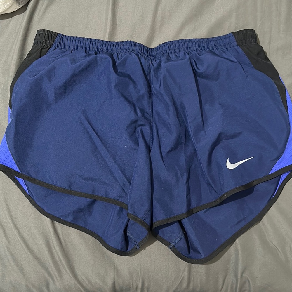DRI-FIT NIKE SHORTS. MEDIUM SIZE BLUE USED.